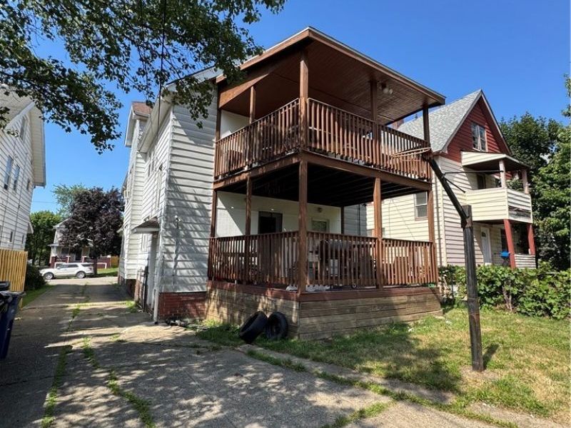 8208 Rosewood Avenue, Cleveland, OH 44105 Photo 2