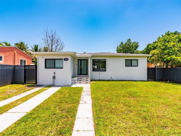 15725 NE 11th Ct, North Miami Beach, FL 33162
