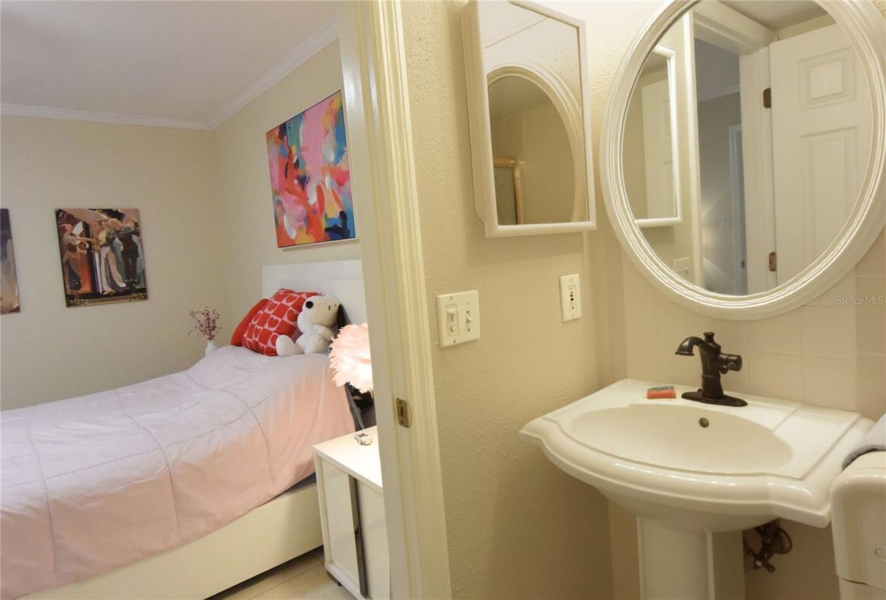 5231 Lake Village Drive, Unit 27, Sarasota, FL 34235 Photo