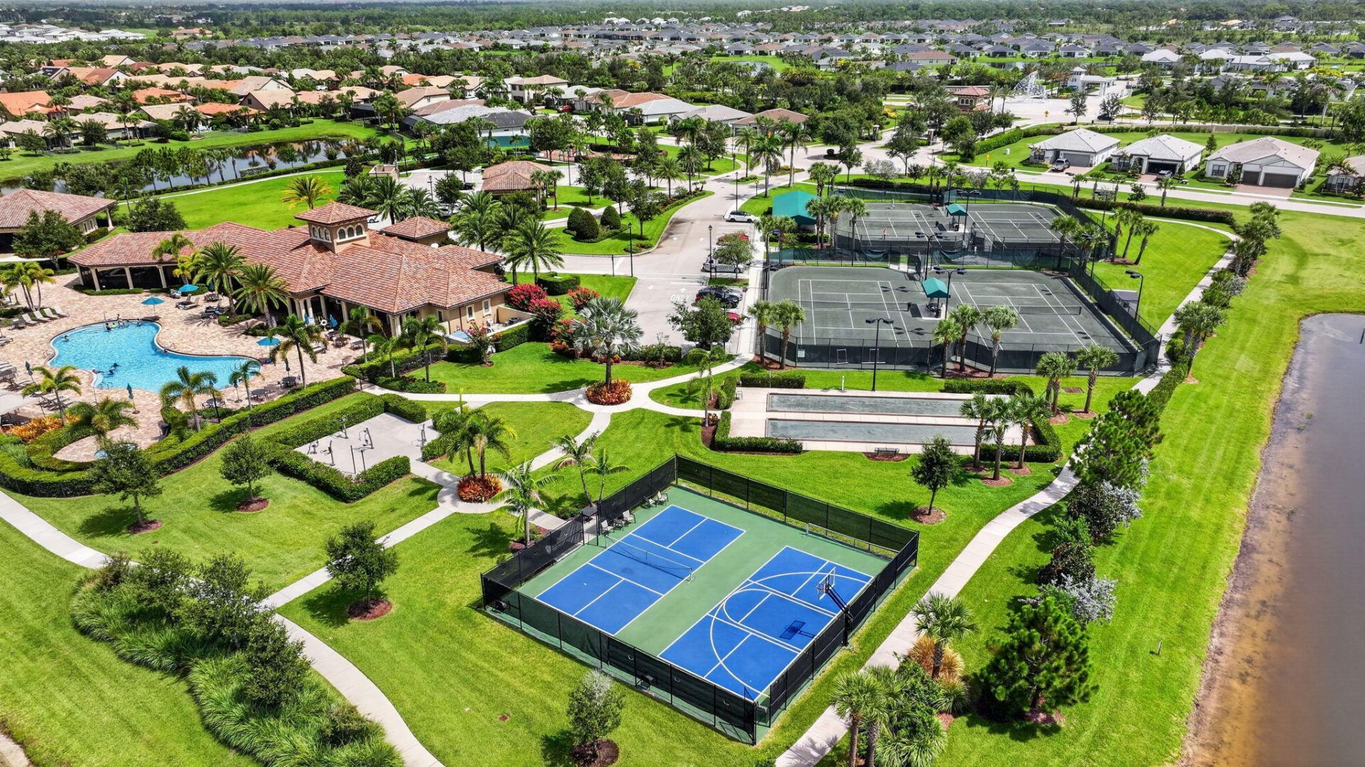 604 SE Monteiro Drive, Port Saint Lucie, FL 34984 Photo