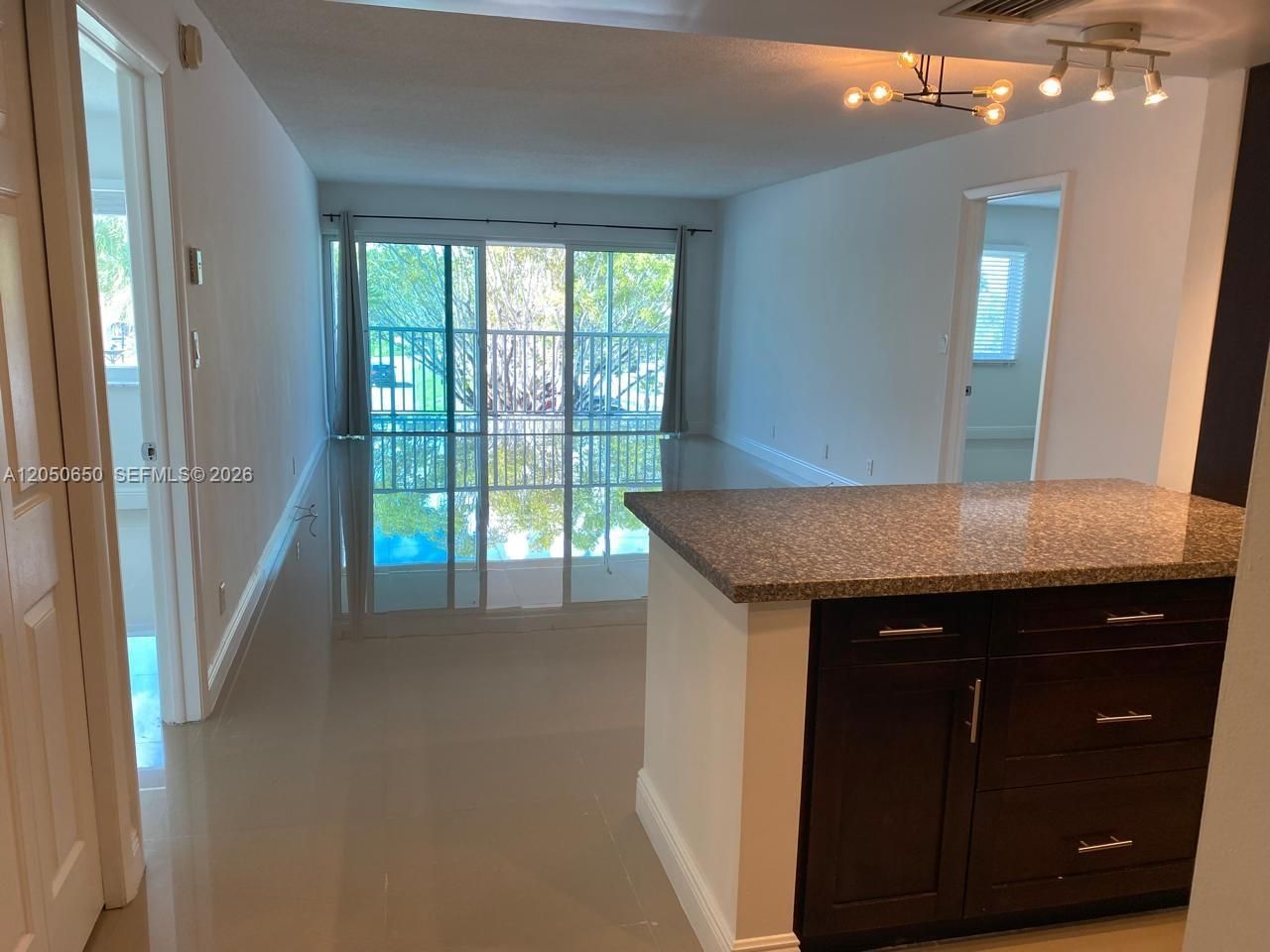 100 Lakeview Dr, Unit 316, Weston, FL 33326 Photo