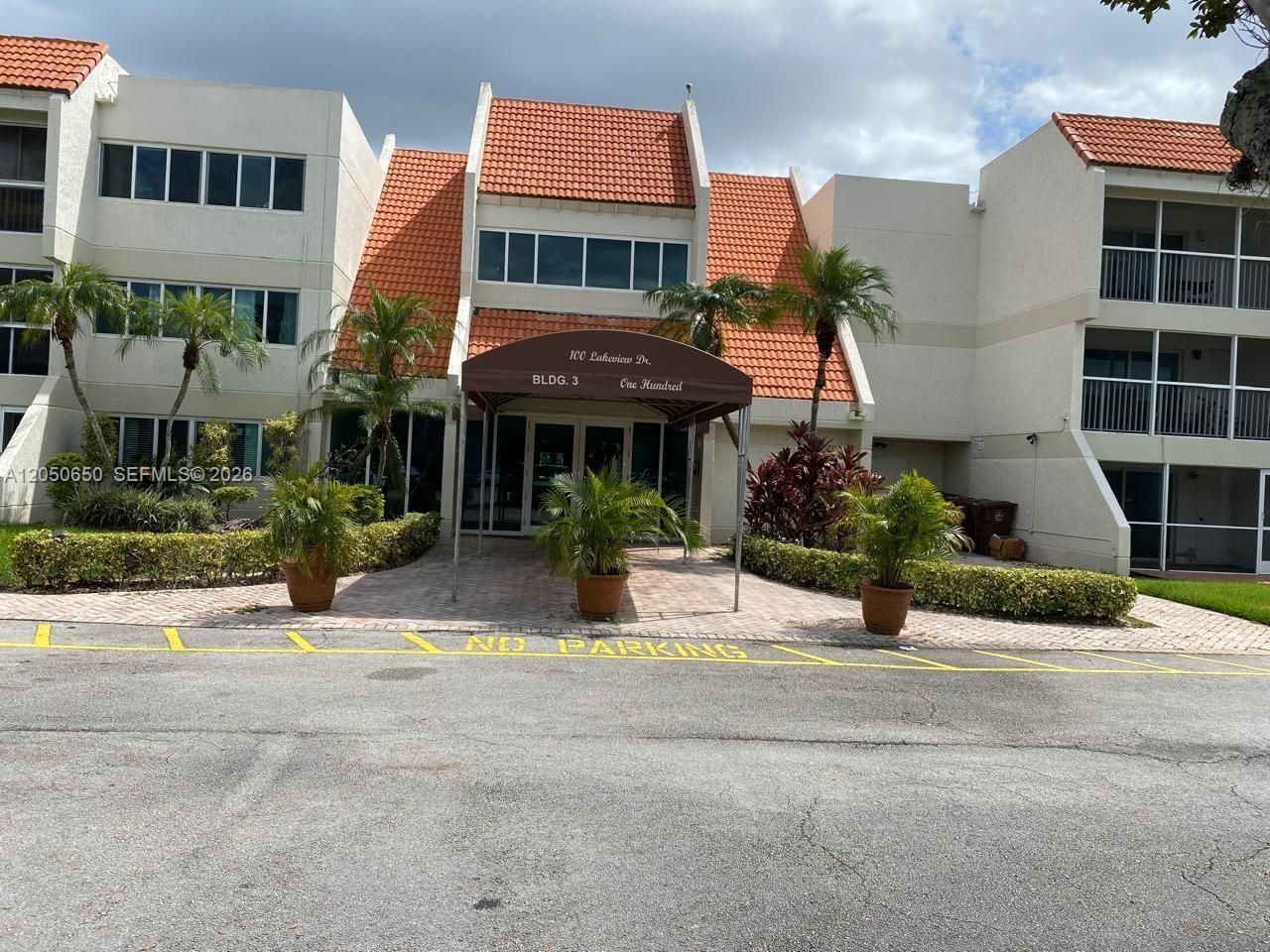 100 Lakeview Dr, Unit 316, Weston, FL 33326 Photo