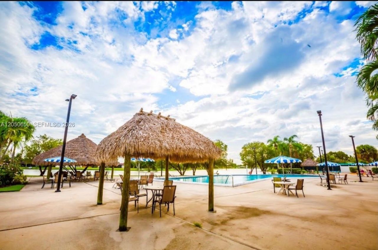 100 Lakeview Dr, Unit 316, Weston, FL 33326 Photo