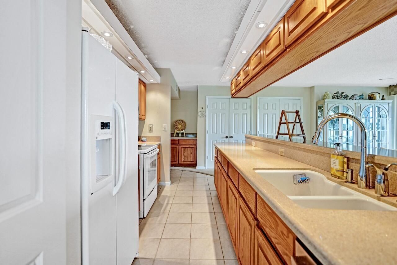 107 Half Moon Circle, Unit H1, Hypoluxo, FL 33462 Photo