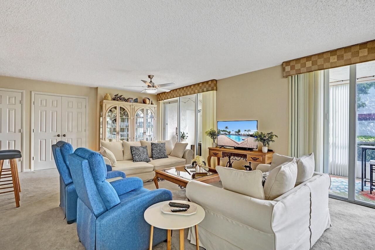 107 Half Moon Circle, Unit H1, Hypoluxo, FL 33462 Photo