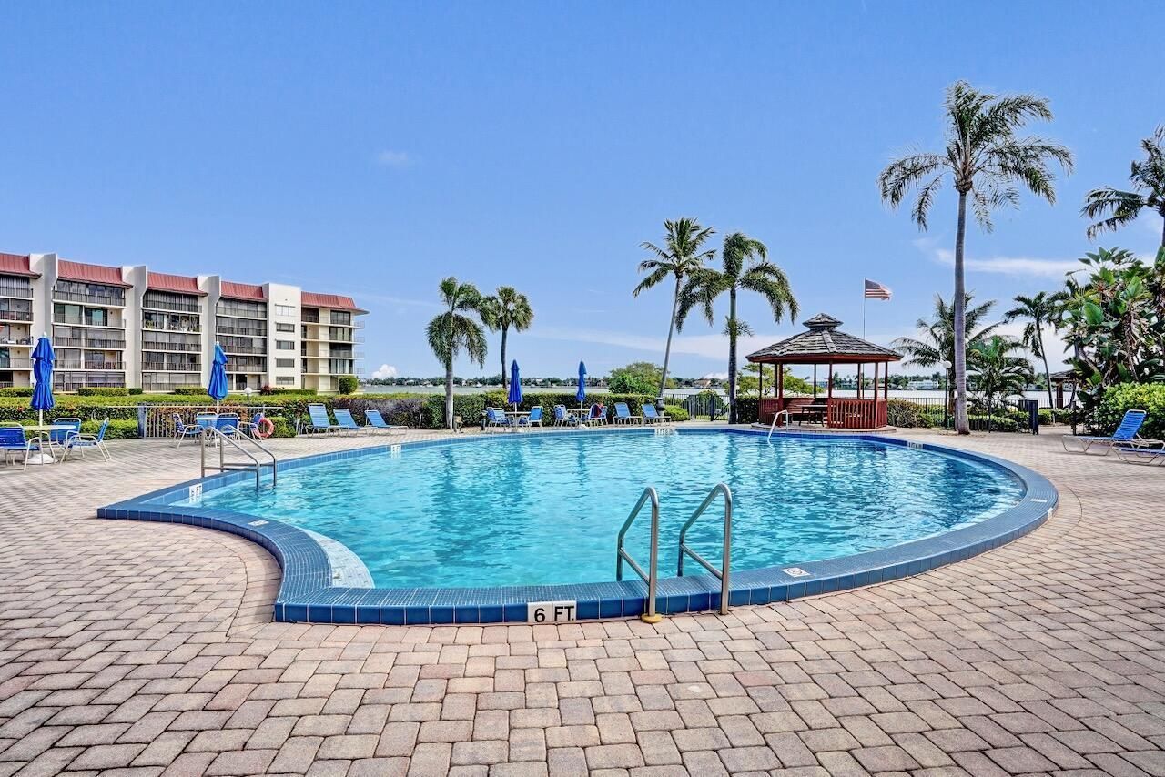 107 Half Moon Circle, Unit H1, Hypoluxo, FL 33462 Photo