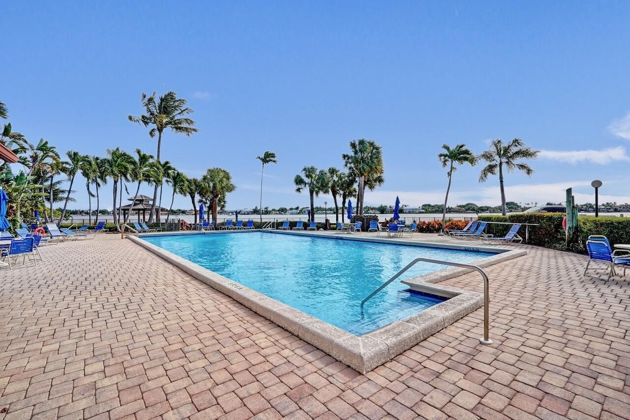 107 Half Moon Circle, Unit H1, Hypoluxo, FL 33462 Photo
