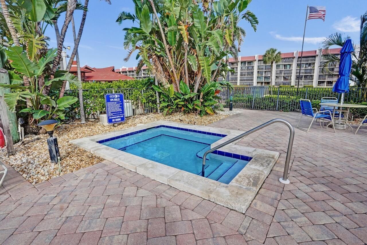 107 Half Moon Circle, Unit H1, Hypoluxo, FL 33462 Photo
