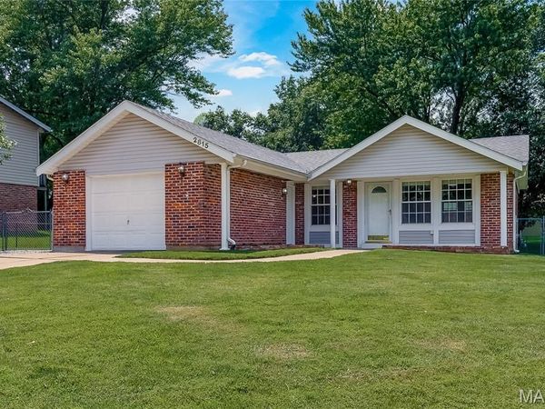 2815 Greenleaf Drive, St Charles, MO 63303