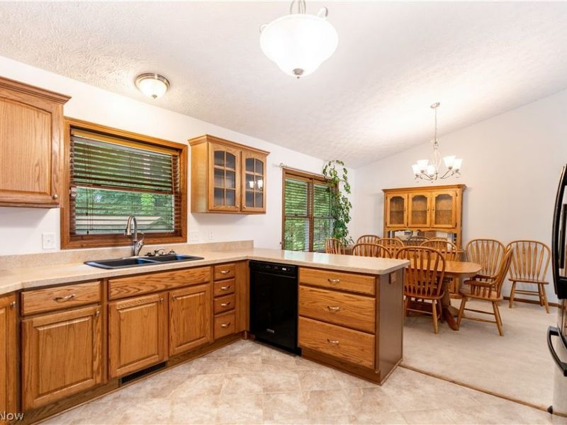 563 Kapity Drive, Mogadore, OH 44260 Photo 11