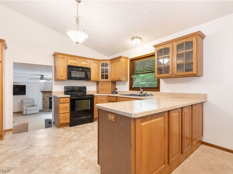 563 Kapity Drive, Mogadore, OH 44260 Photo 13