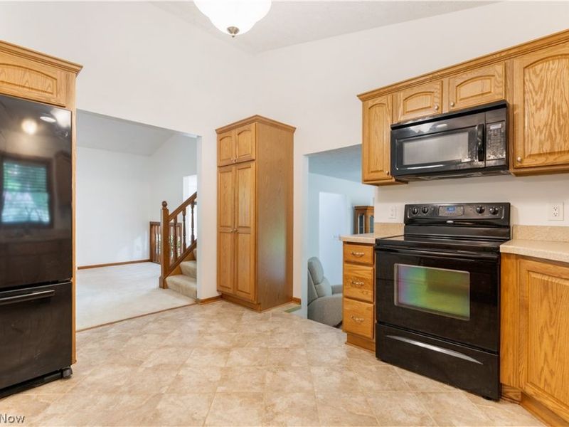 563 Kapity Drive, Mogadore, OH 44260 Photo 14