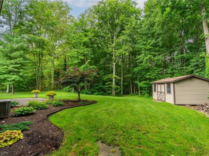 563 Kapity Drive, Mogadore, OH 44260 Photo 3