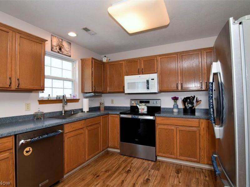 702 Jonquil Lane, Madison, OH 44057 Photo 4
