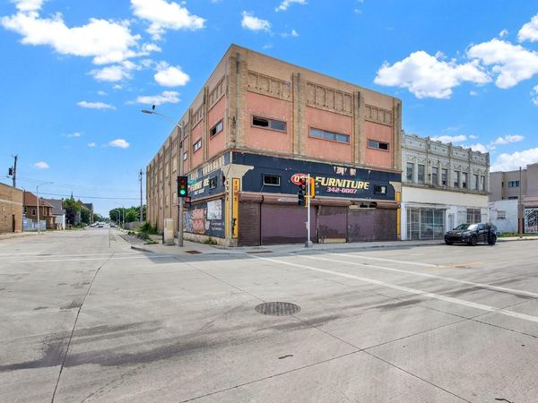 1301 W Vliet STREET, Milwaukee, WI 53205