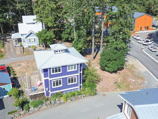 1104 Spirit Bay Rd, Sooke, BC V9Z 1N6