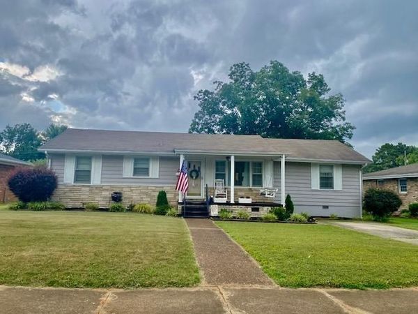 704 Cave St, Tuscumbia, AL 35674