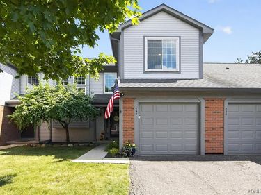 532 Winwood Circle, Walled Lake, MI 48390