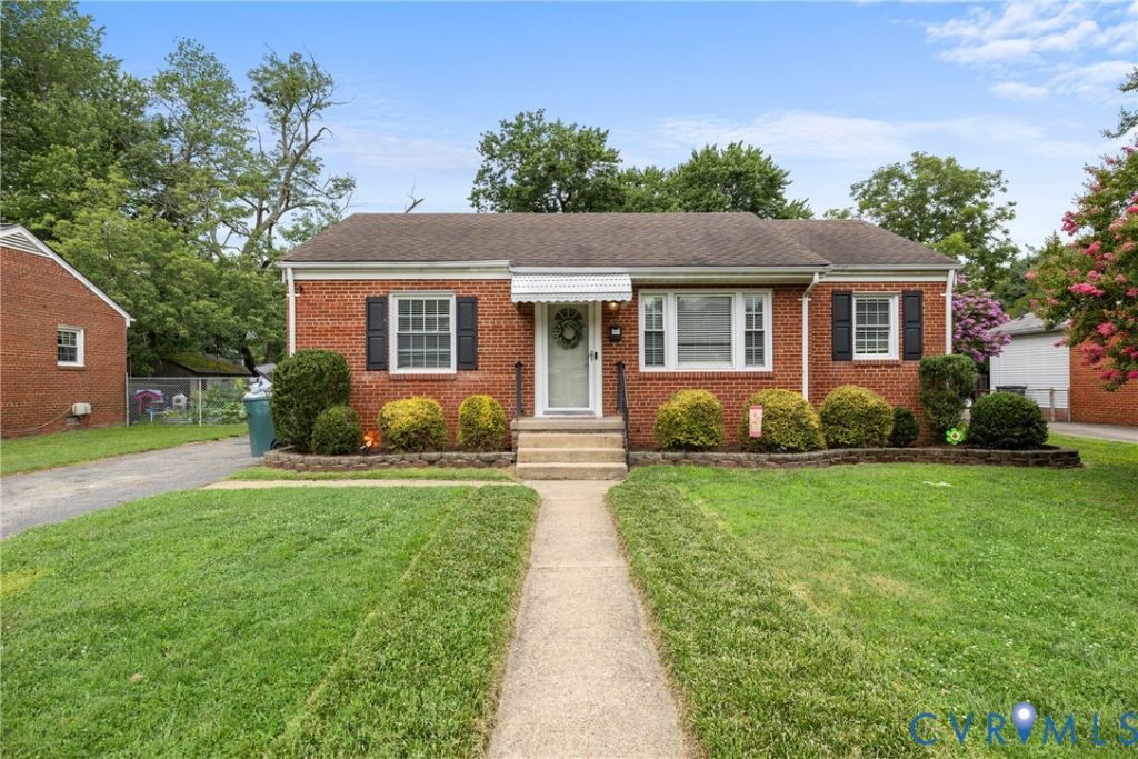 17 Eastlake Drive, Sandston, VA 23150 Main Photo