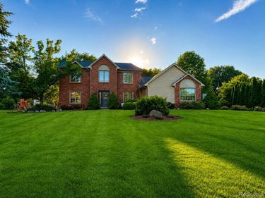 1817 Deer View Court, Hartland Township, Mi 48843