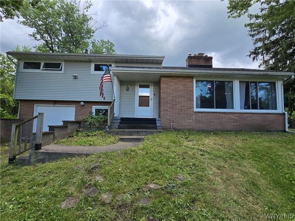 4429 Lake Avenue, Lockport, NY 14094