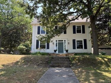 10775 Main Street, Clarence, NY 14031