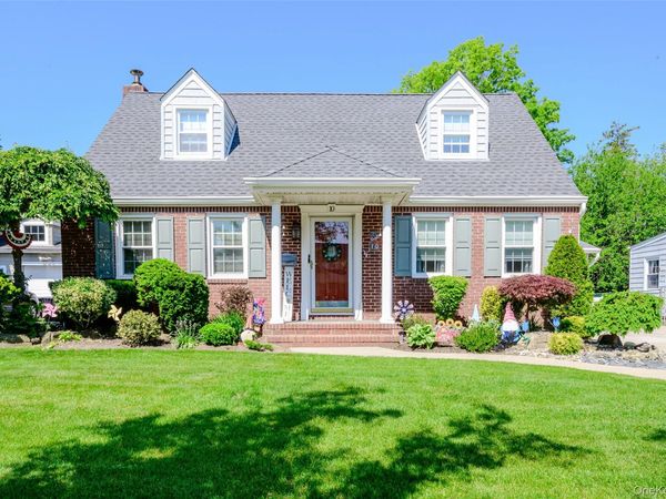 10 Dorset Lane, Rockville Centre, NY 11570