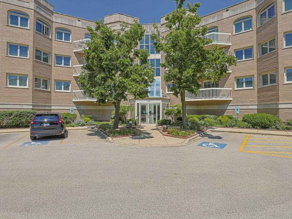 170 Manchester Drive , Unit 305, Buffalo Grove, IL 60089