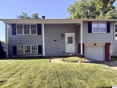 9634 Sahler Street, Omaha, NE 68134