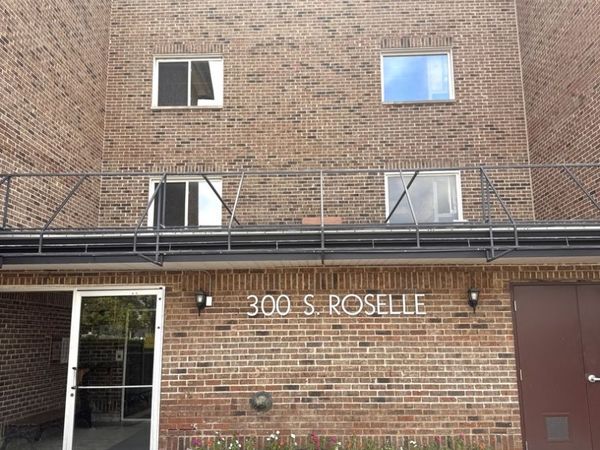 300 S Roselle Road , Unit 309, Schaumburg, IL 60193