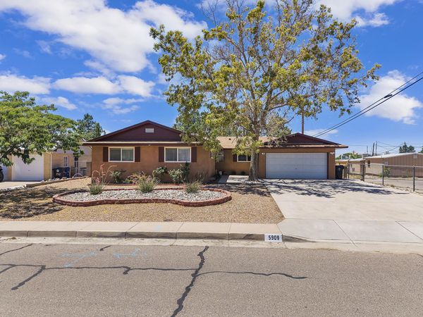 5909 Woodford Drive NE, Albuquerque, NM 87110