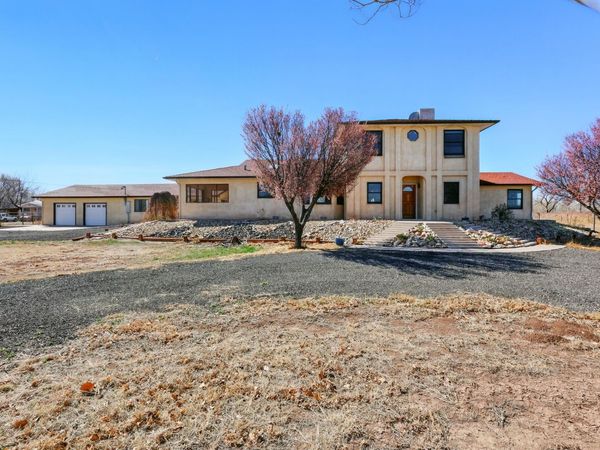 66 Manzano Drive, Los Lunas, NM 87031
