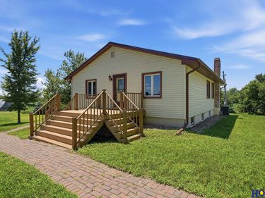 941 B Road, Palmyra, NE 68418