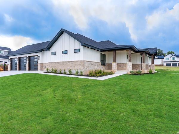 109 CHINABERRY HL, La Vernia, TX 78121