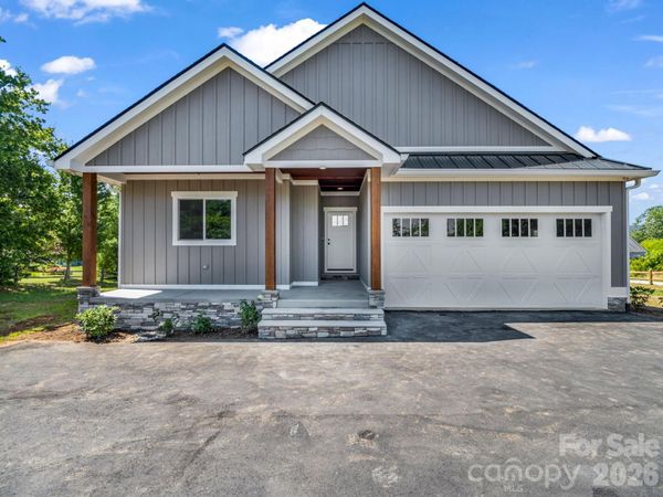 120 Grandview Lane, Hendersonville, NC 28791