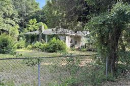 49 Robinson St. photo 4