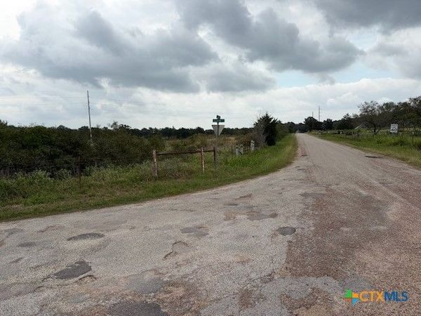 2609 County Road 216 , Giddings, TX 78942