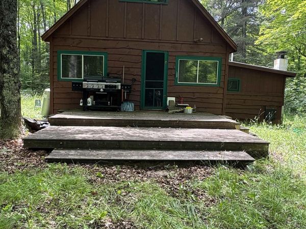 6051 N Ross Grade Road, Wells Twp, MI 49831