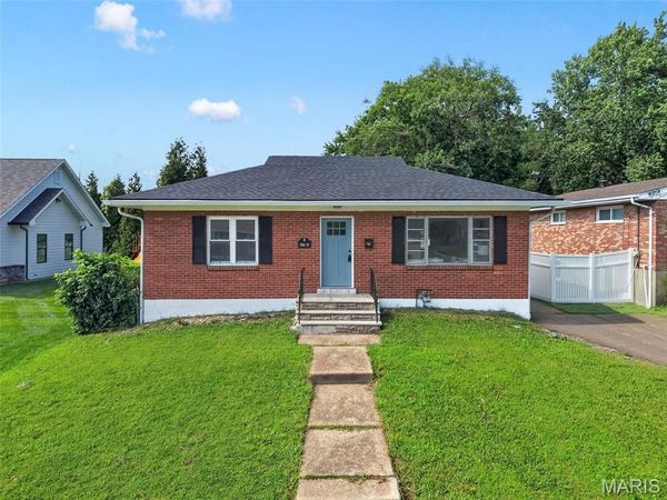 7917 Hicks Avenue , St Louis, MO 63117