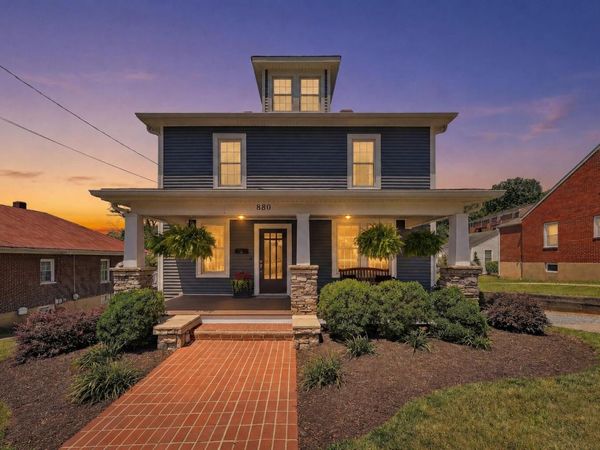 880 E Washington AVE , Vinton, VA 24179