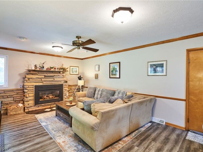 8223 Wesley Drive, Strongsville, OH 44136 Photo 10