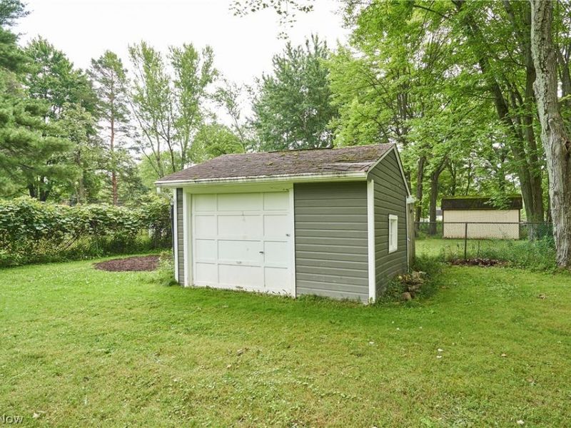 8223 Wesley Drive, Strongsville, OH 44136 Photo 23