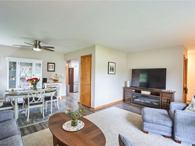 8223 Wesley Drive, Strongsville, OH 44136 Photo 3