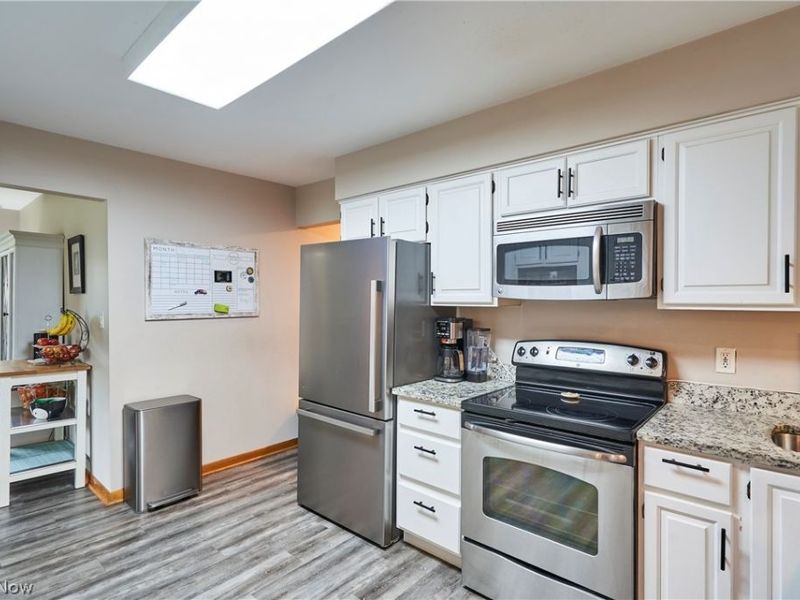 8223 Wesley Drive, Strongsville, OH 44136 Photo 6
