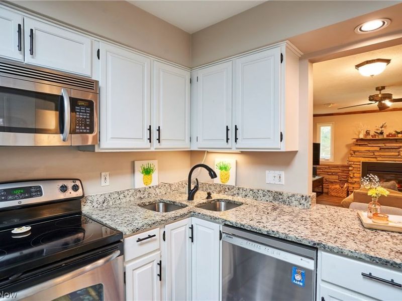 8223 Wesley Drive, Strongsville, OH 44136 Photo 7
