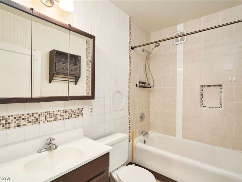 1036-1038 Emma Avenue, Akron, OH 44302 Photo 4