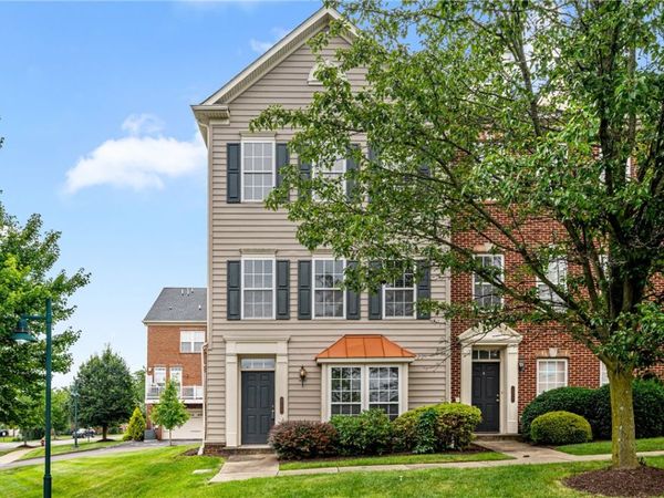 208 Village Place , Wexford, PA 15090