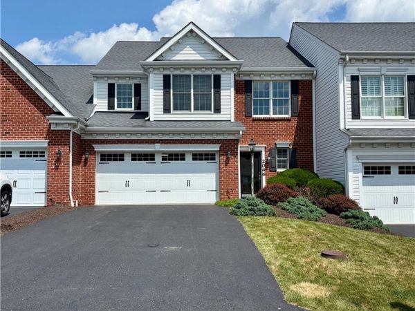2046 Croghan Dr , Carnegie, PA 15106