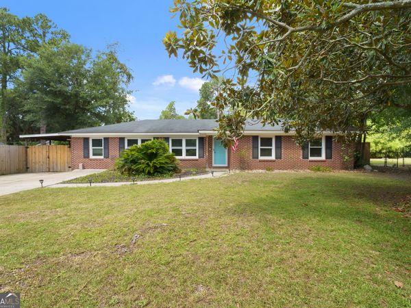 17 Regent Drive, Savannah, GA 31406