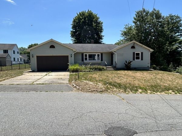 14 Wesley St, Dracut, MA 01826